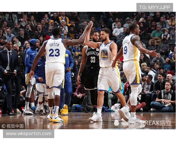 汤普森靠无球跑位与挡拆，稳定拉开空间提升外线效率