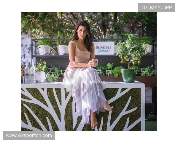 托尼娅那套奢华造型真不像溜冰场上摔了几跤的姑娘啊，哪来的这么多闪闪发光的饰品？