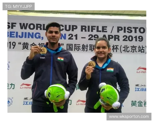 张帅训练完直接拎爱马仕去吃路边摊