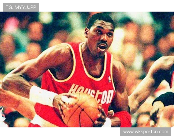 奥拉朱旺背身脚步提升篮下效率，胜过奥尼尔力量单打