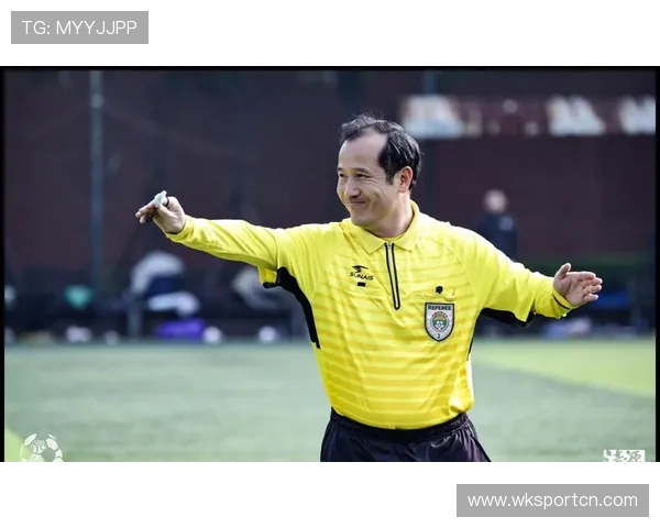 抢门将手中球算犯规吗？规则到底怎么界定抢球行为