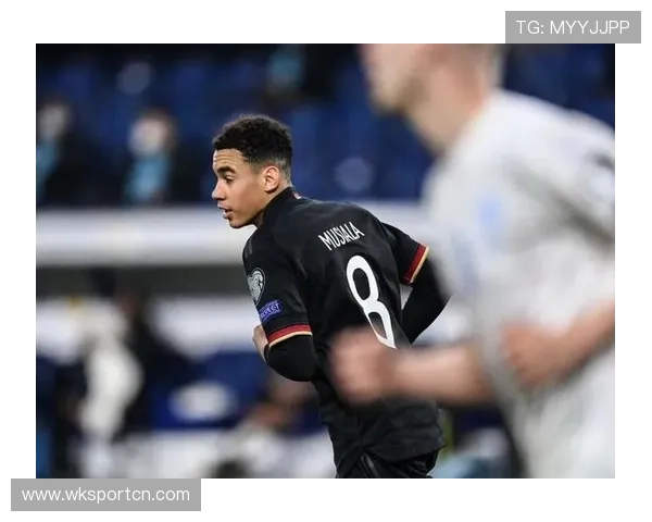 穆西亚拉 vs 克罗斯：中场控制力与技术传承对比分析