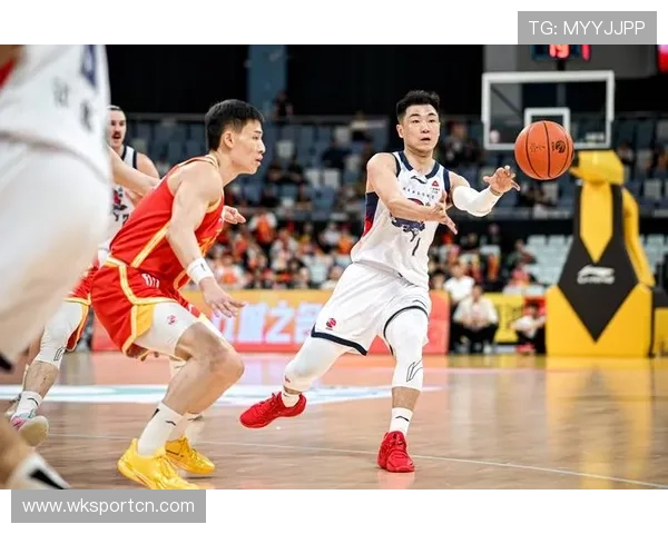篮球比赛中什么是推人犯规？判罚标准解析